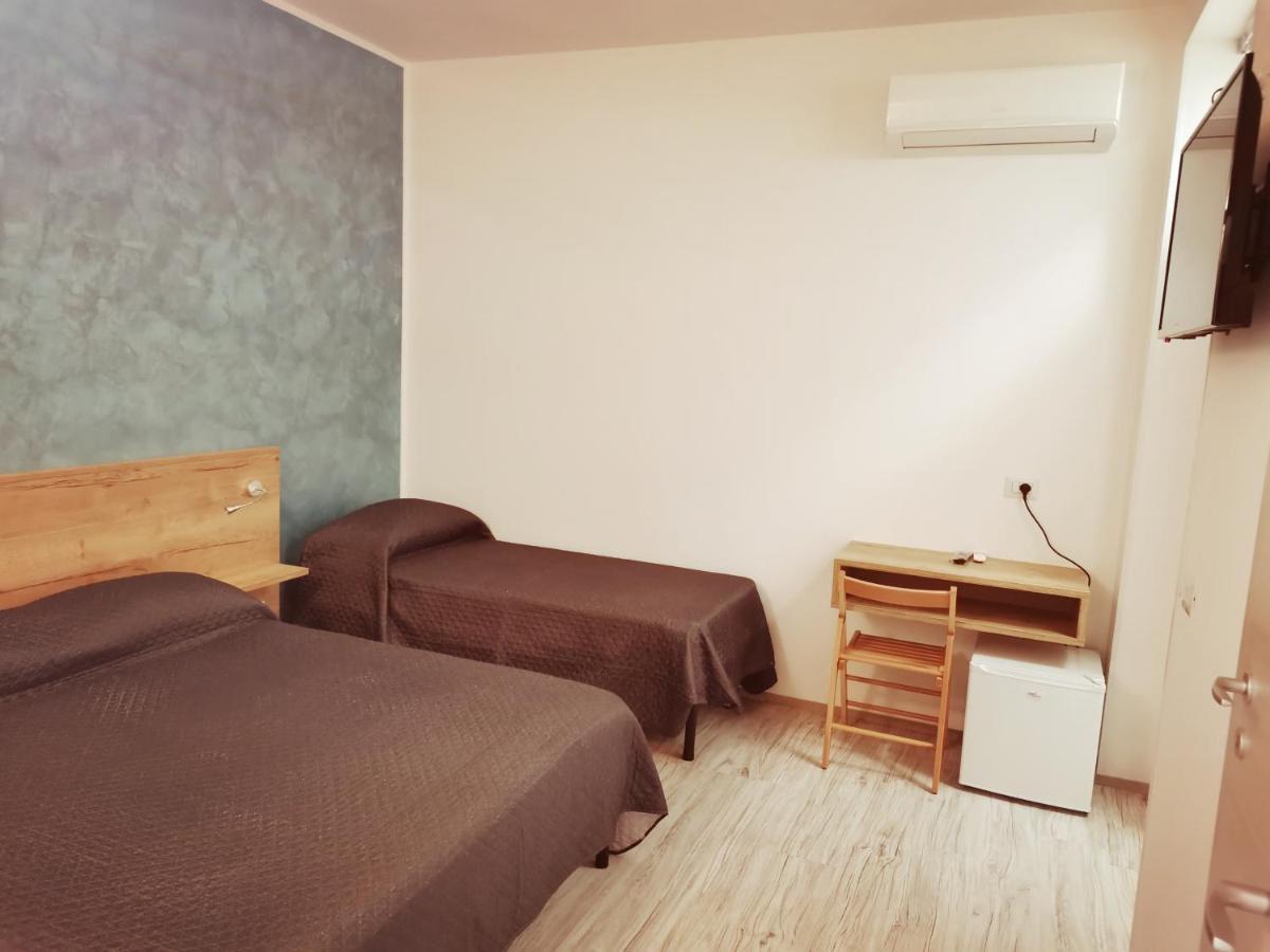 Via Alessandria Hotell Racale Rum bild